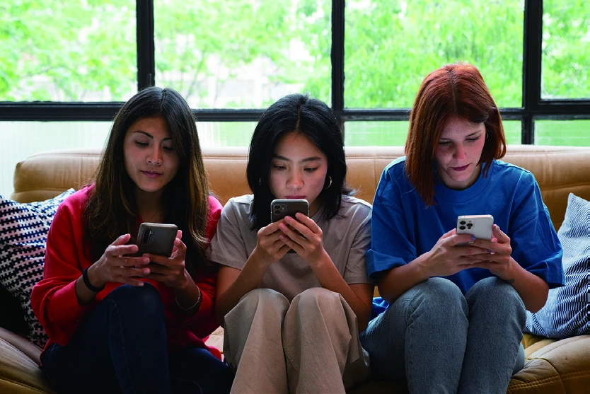 What To Do When a Group Chat Gets Mean - Life Tips